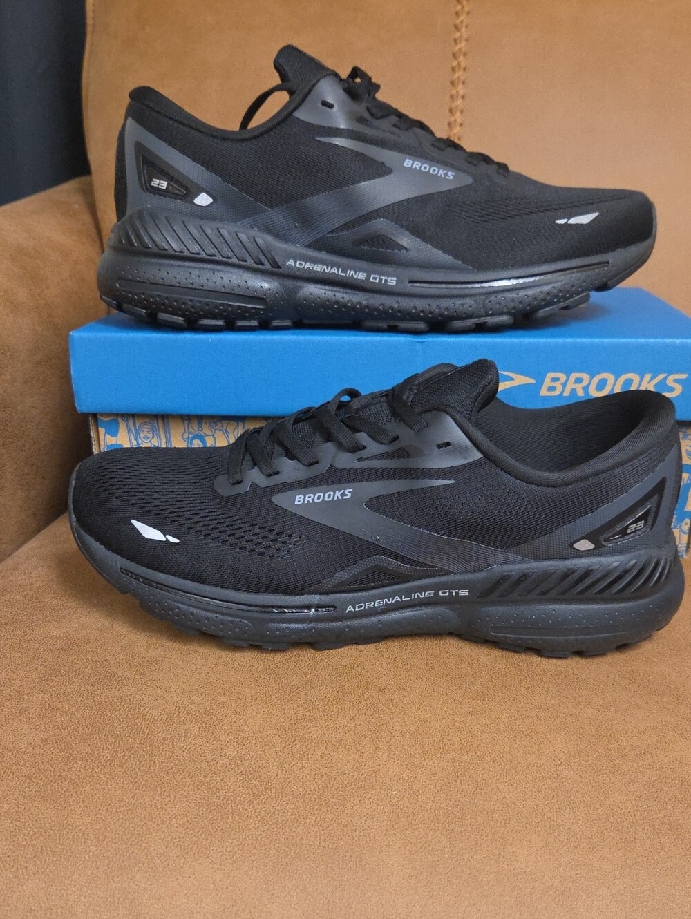 Brooks Adrenaline GTS 23 Men's Running Shoes - Black with Gray Accents.10m